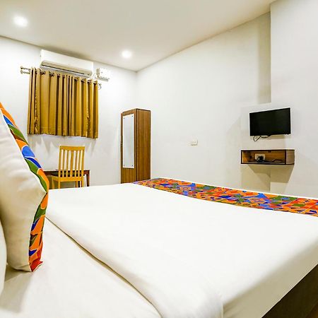 OYO 74642 Hotel Rajmandir Bhatha Buitenkant foto
