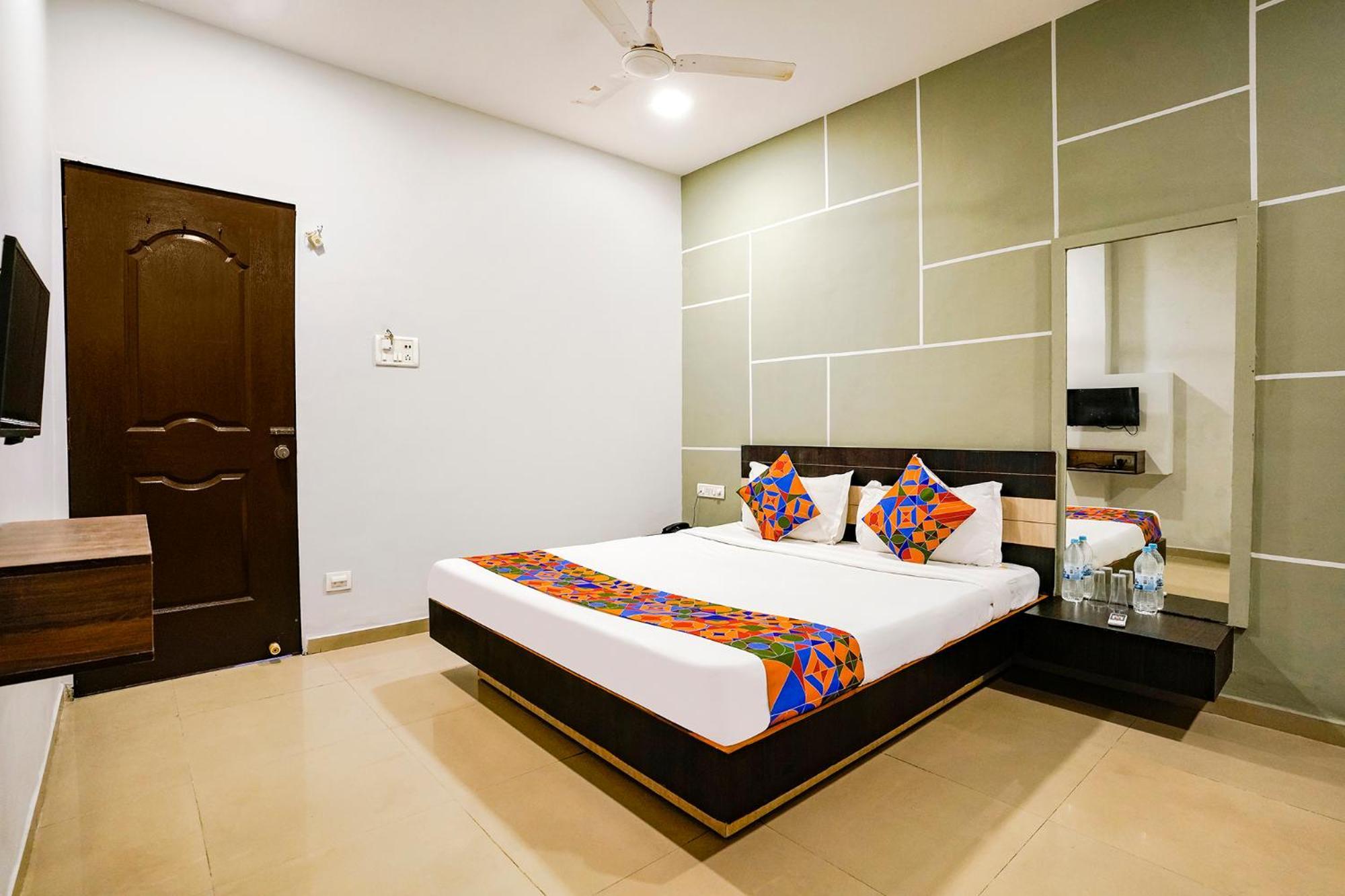 OYO 74642 Hotel Rajmandir Bhatha Buitenkant foto