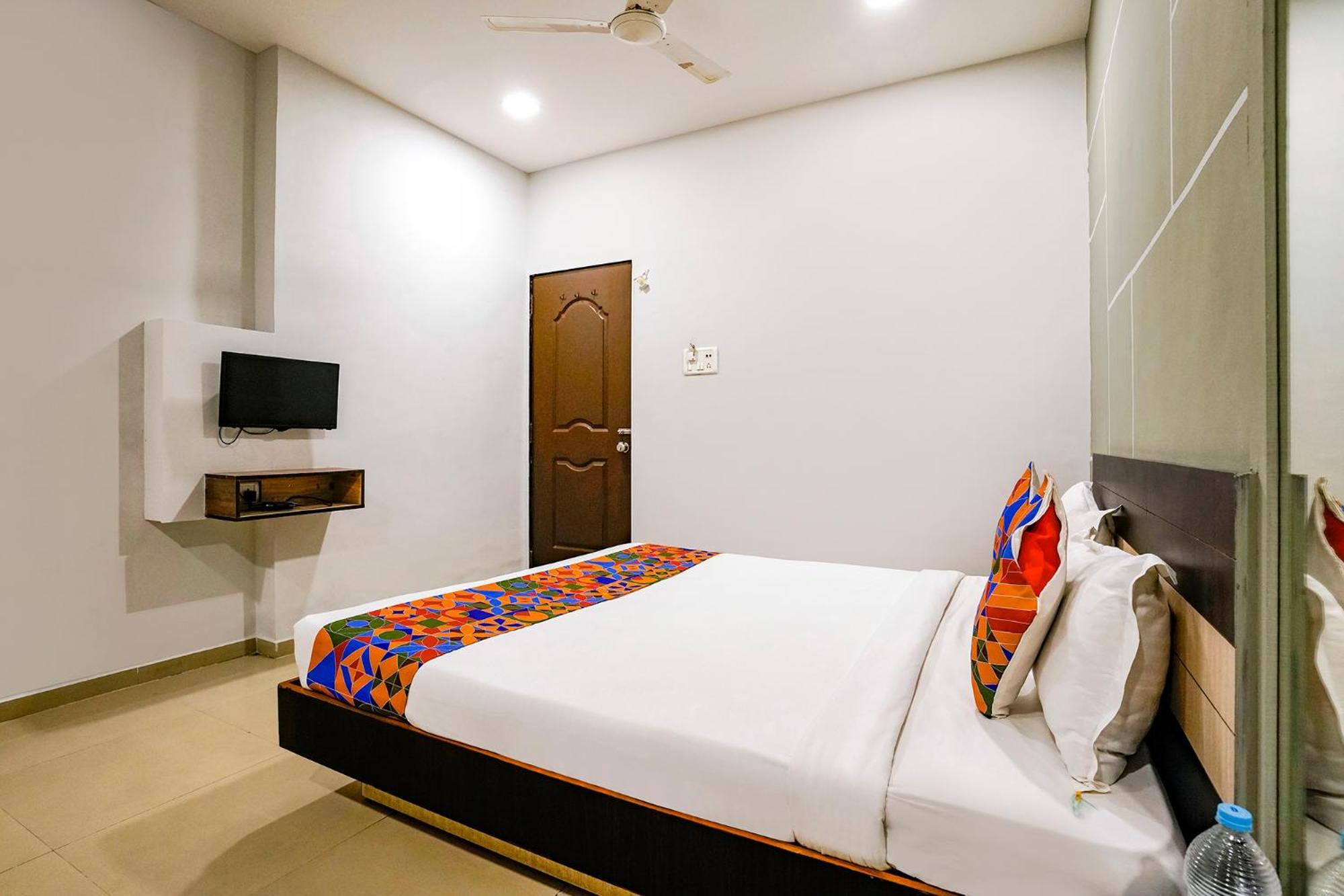 OYO 74642 Hotel Rajmandir Bhatha Buitenkant foto