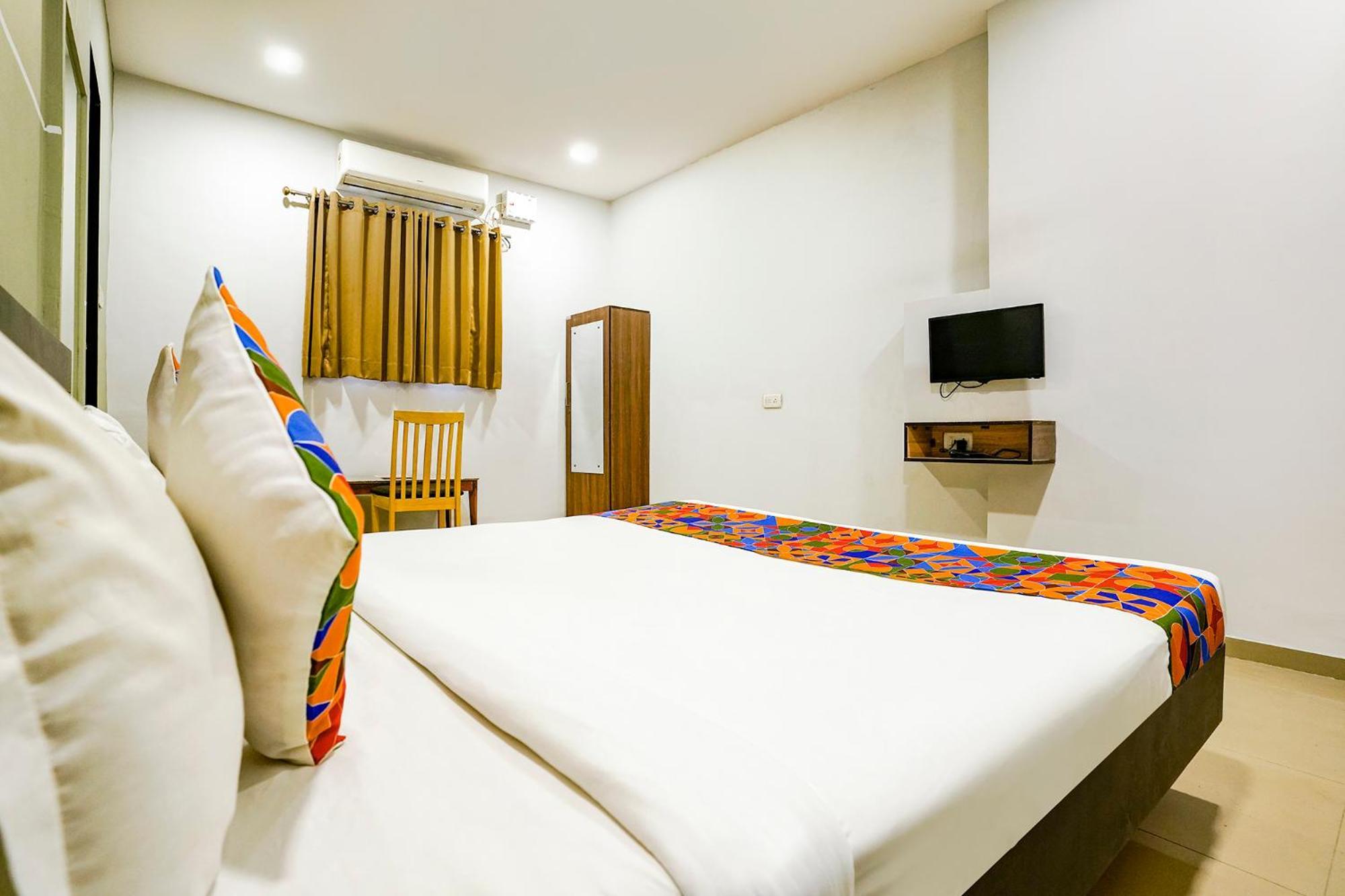 OYO 74642 Hotel Rajmandir Bhatha Buitenkant foto