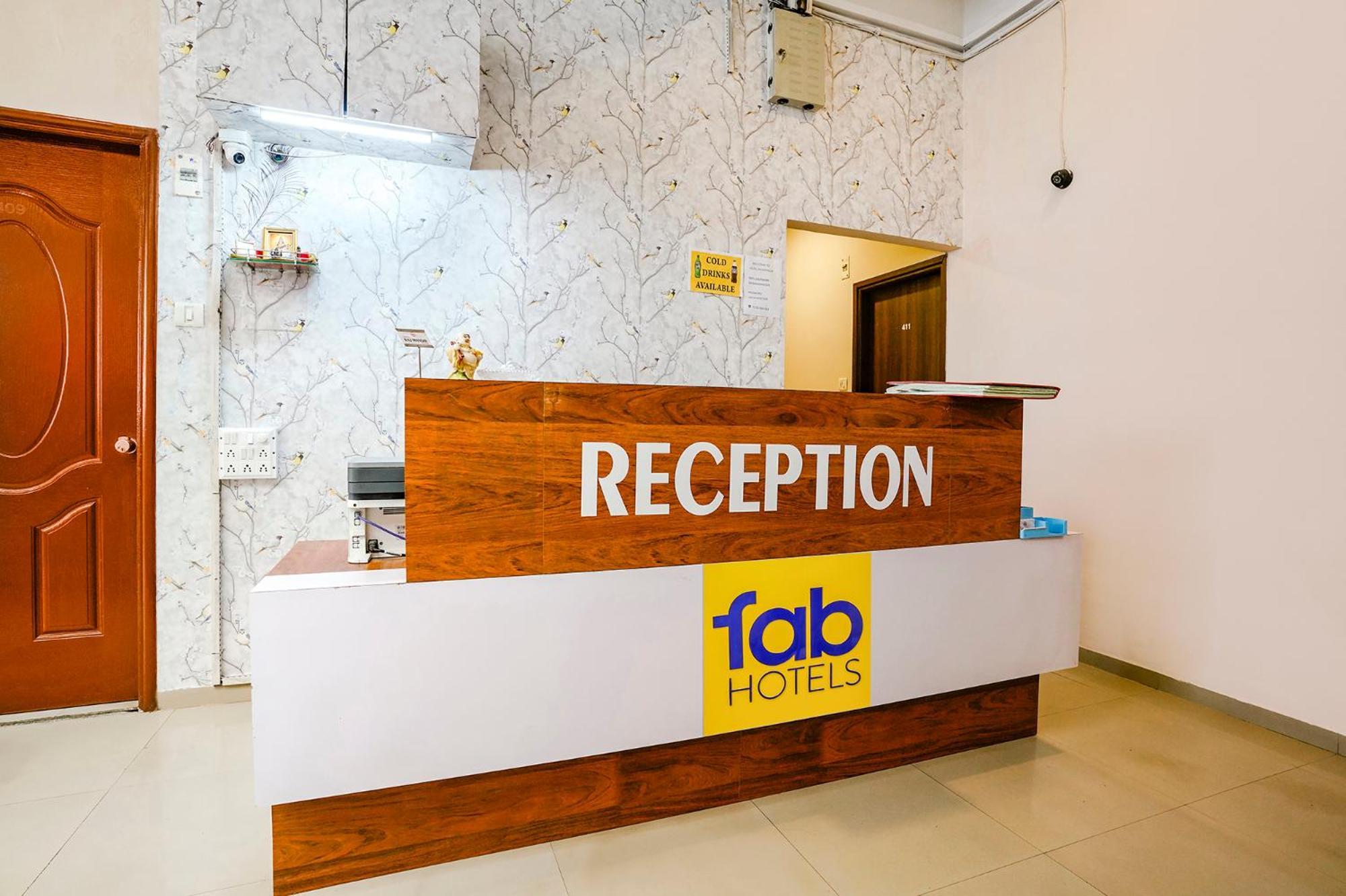 OYO 74642 Hotel Rajmandir Bhatha Buitenkant foto