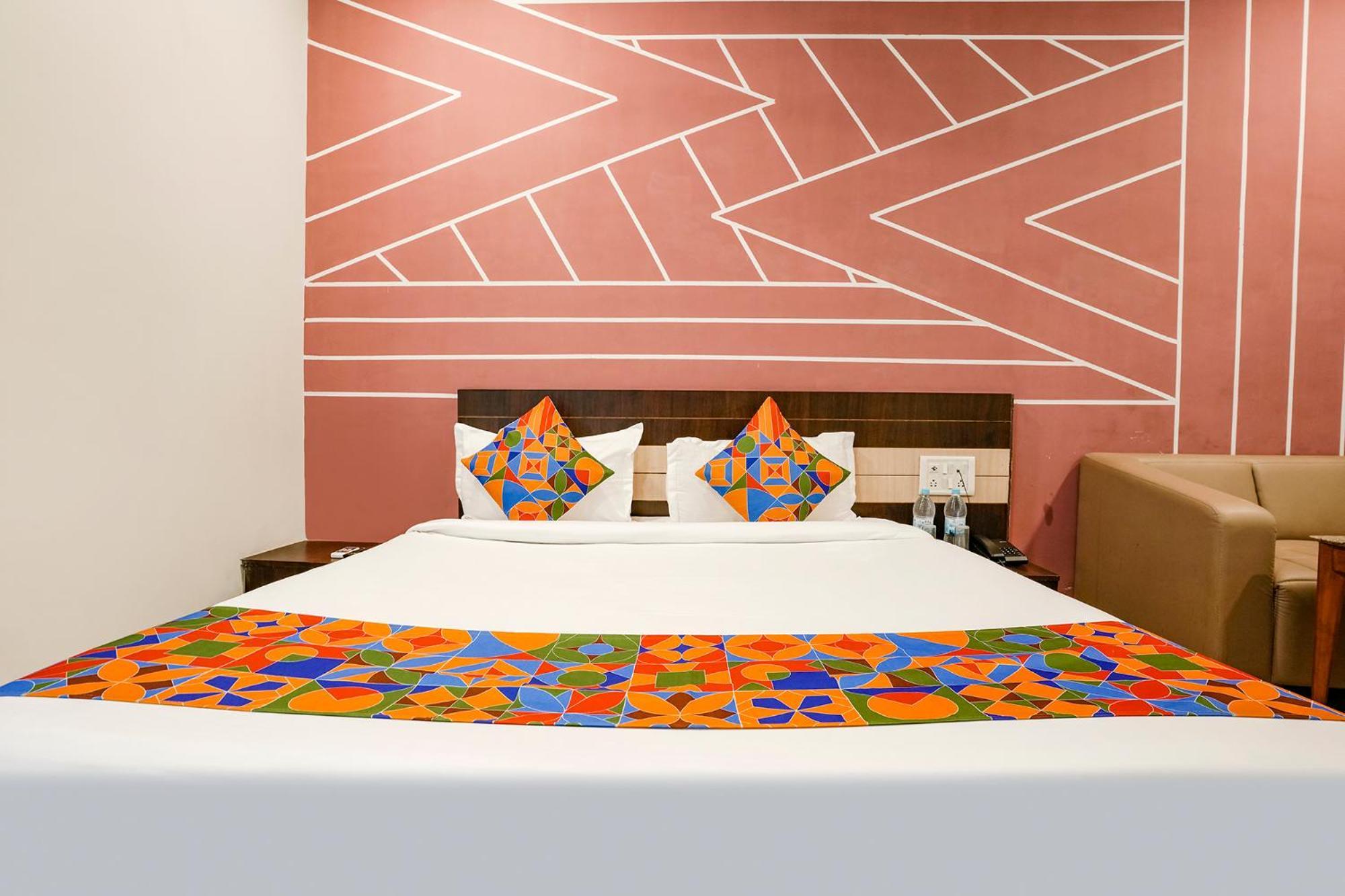 OYO 74642 Hotel Rajmandir Bhatha Buitenkant foto