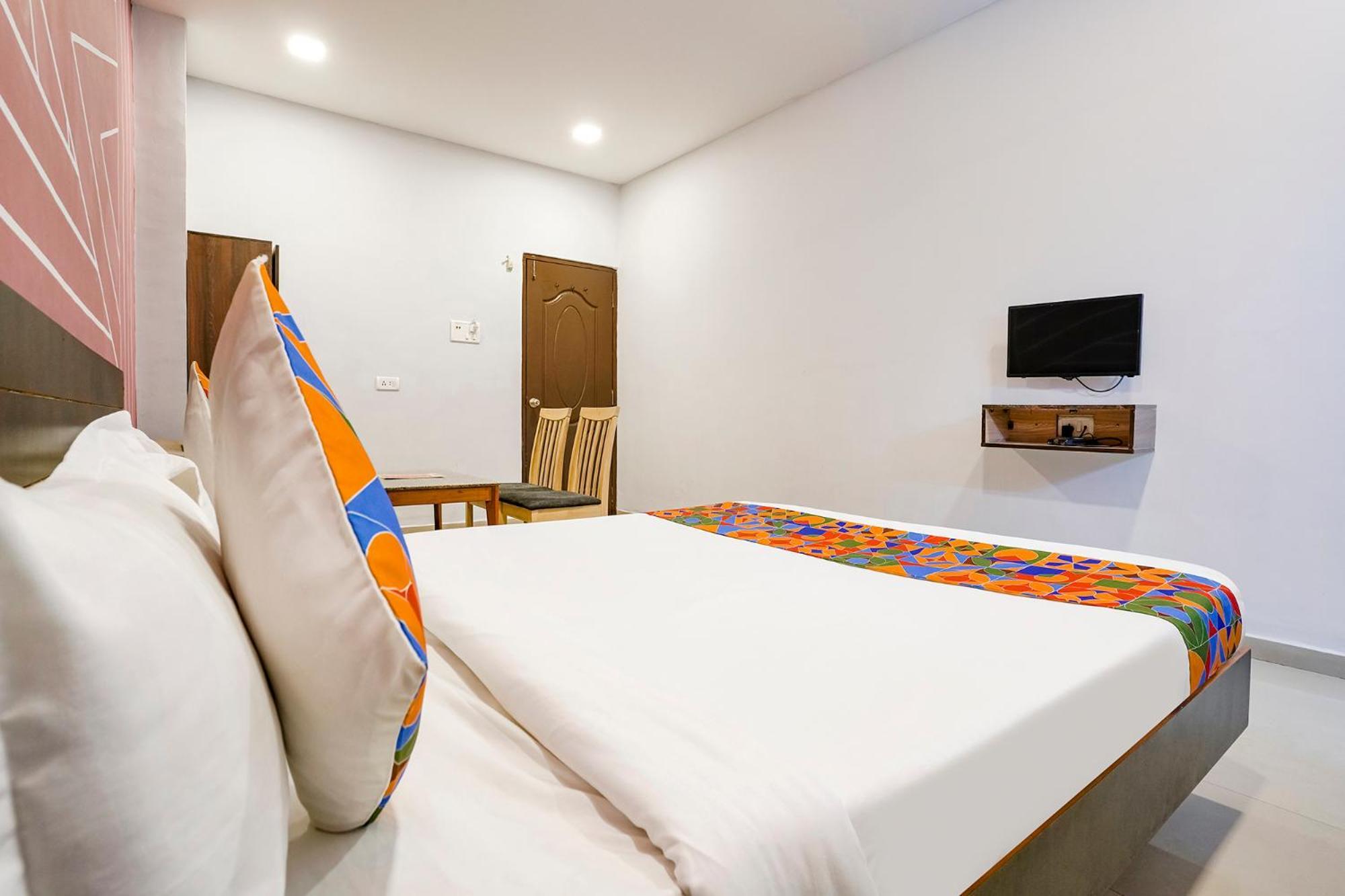 OYO 74642 Hotel Rajmandir Bhatha Buitenkant foto