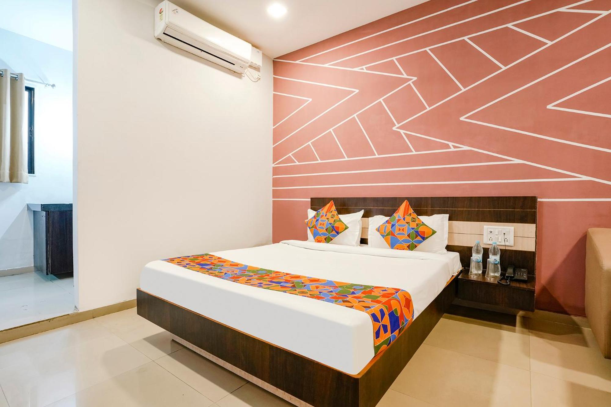 OYO 74642 Hotel Rajmandir Bhatha Buitenkant foto
