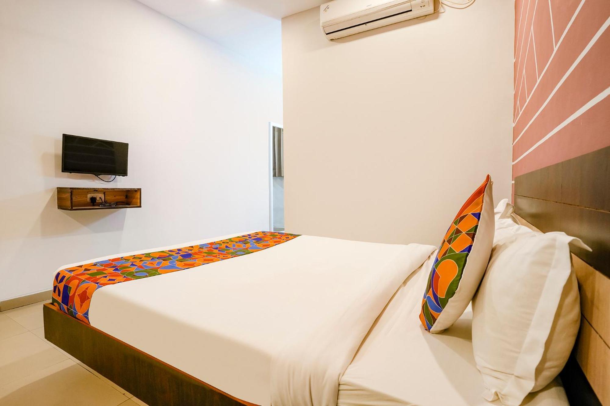 OYO 74642 Hotel Rajmandir Bhatha Buitenkant foto