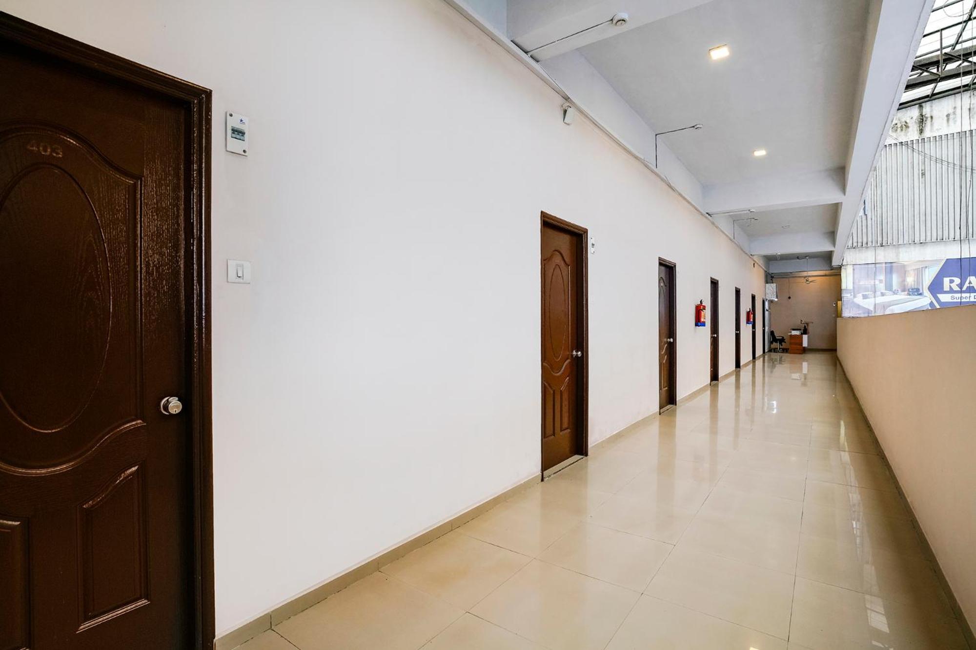 OYO 74642 Hotel Rajmandir Bhatha Buitenkant foto